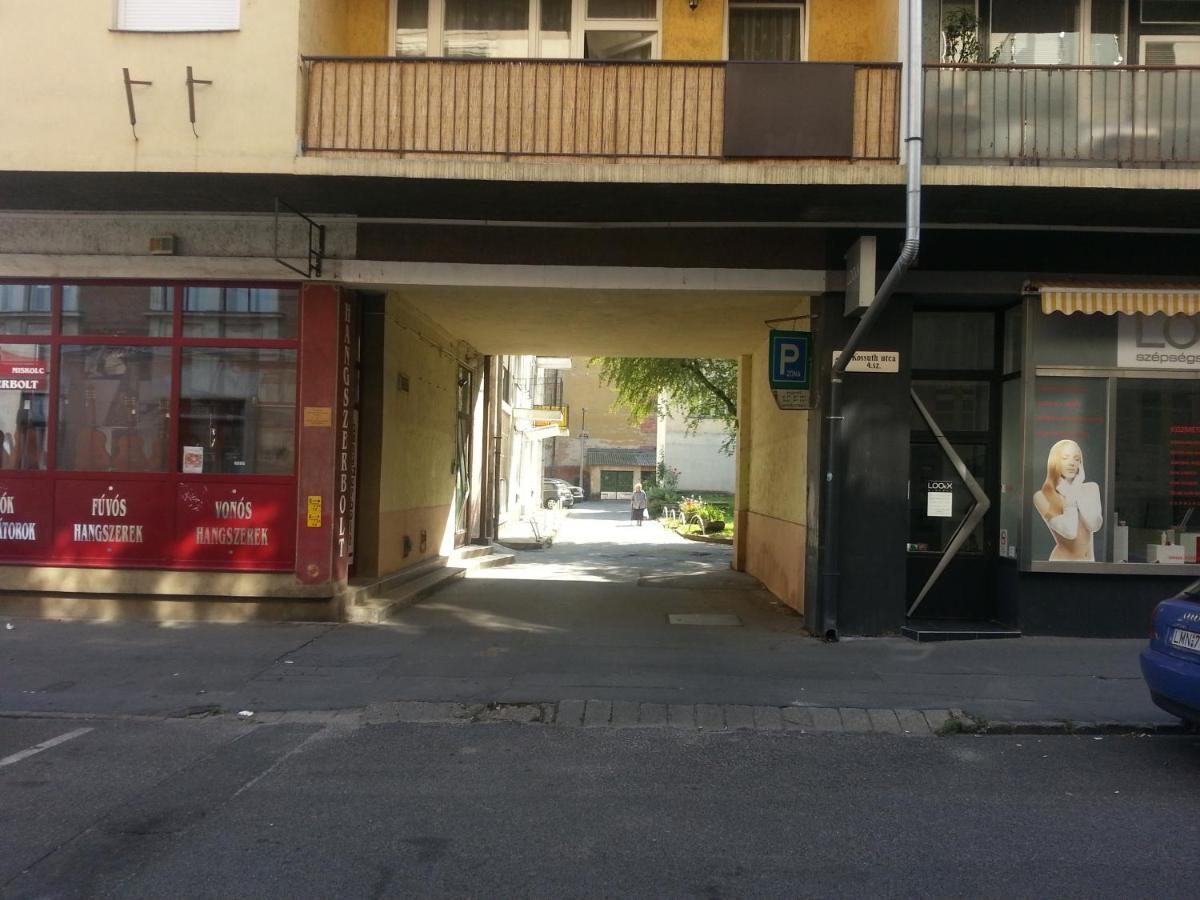 Downtown Apartment Miskolc Exterior foto